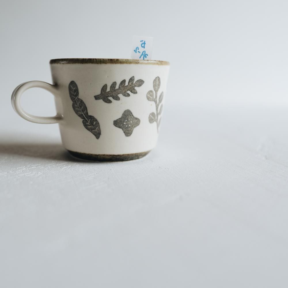 2021年2月20(土)18:00〜「くらしの中のイロドリ展」 かとうようこ コーヒーカップ  はっぱ  か39-2