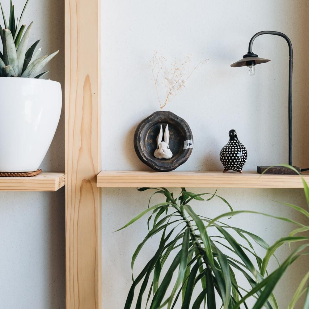 ホワイト系新作ウエア Acne Pottery Studio うさぎの壁掛け花器 作家 置物 インテリア 住まい 小物ホワイト系 11 691 Thepegeek Com