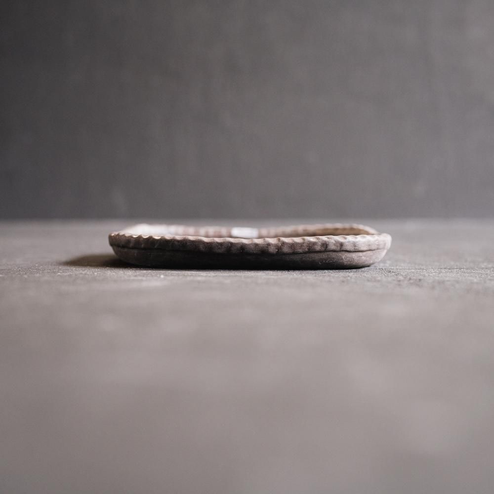 （2021年11月 web展）高山愛  ふちどり皿 φ15cm た1-13