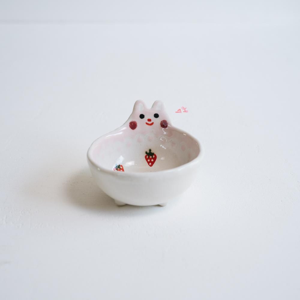 (2022年4月 web展)   三浦愛子  ウサギ鉢（苺）小    み7