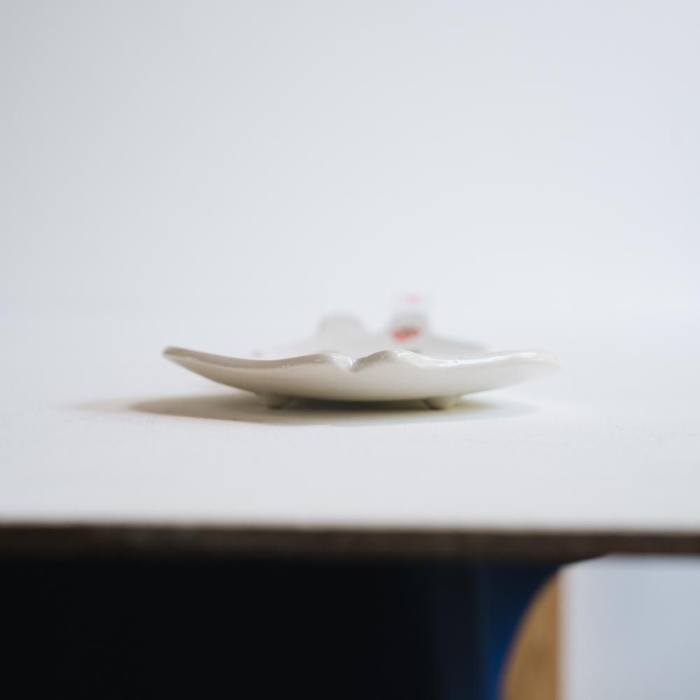 (2022年4月 web展)   三浦愛子  ウサギ小皿（苺）    み10