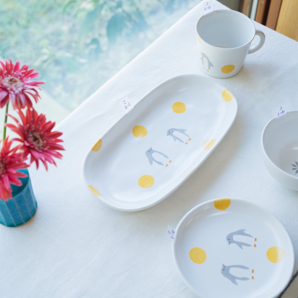 (2022年4月 web展)   香田昌恵   長皿（ペンギン）　   こ4-5