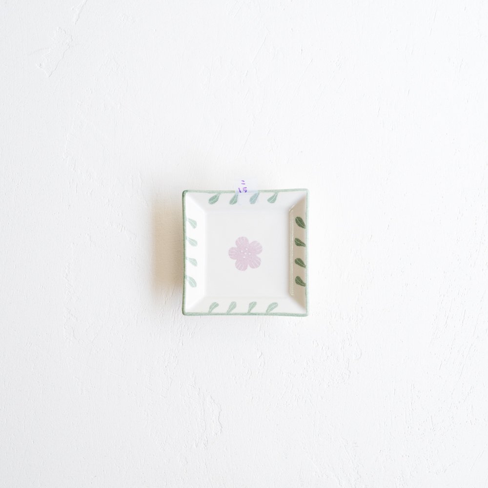 (2022年4月 web展)   香田昌恵   紫の花角皿（小）　   こ15