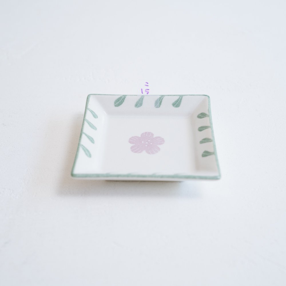 (2022年4月 web展)   香田昌恵   紫の花角皿（小）　   こ15