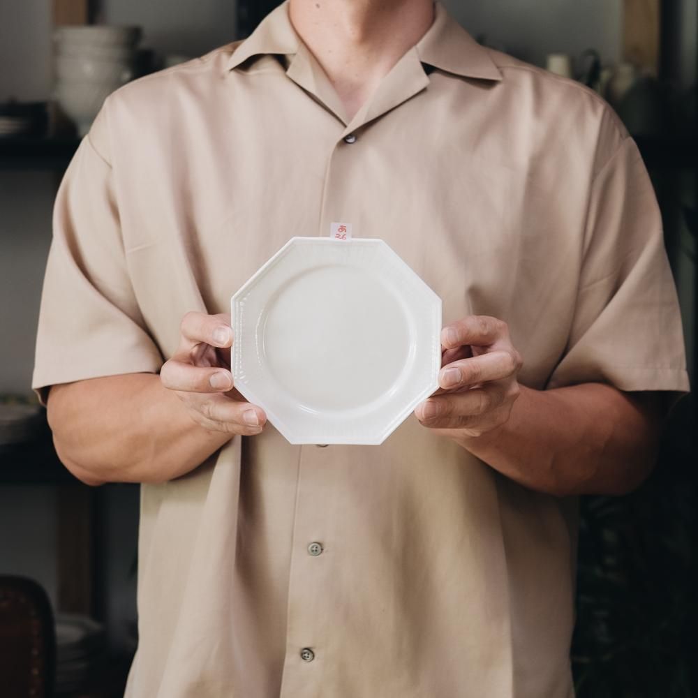 阿部慎太朗　八角モールレリーフ皿5寸　オリーブ 作家さんの器と暮らしにまつわる道具のお店｜イロドリ