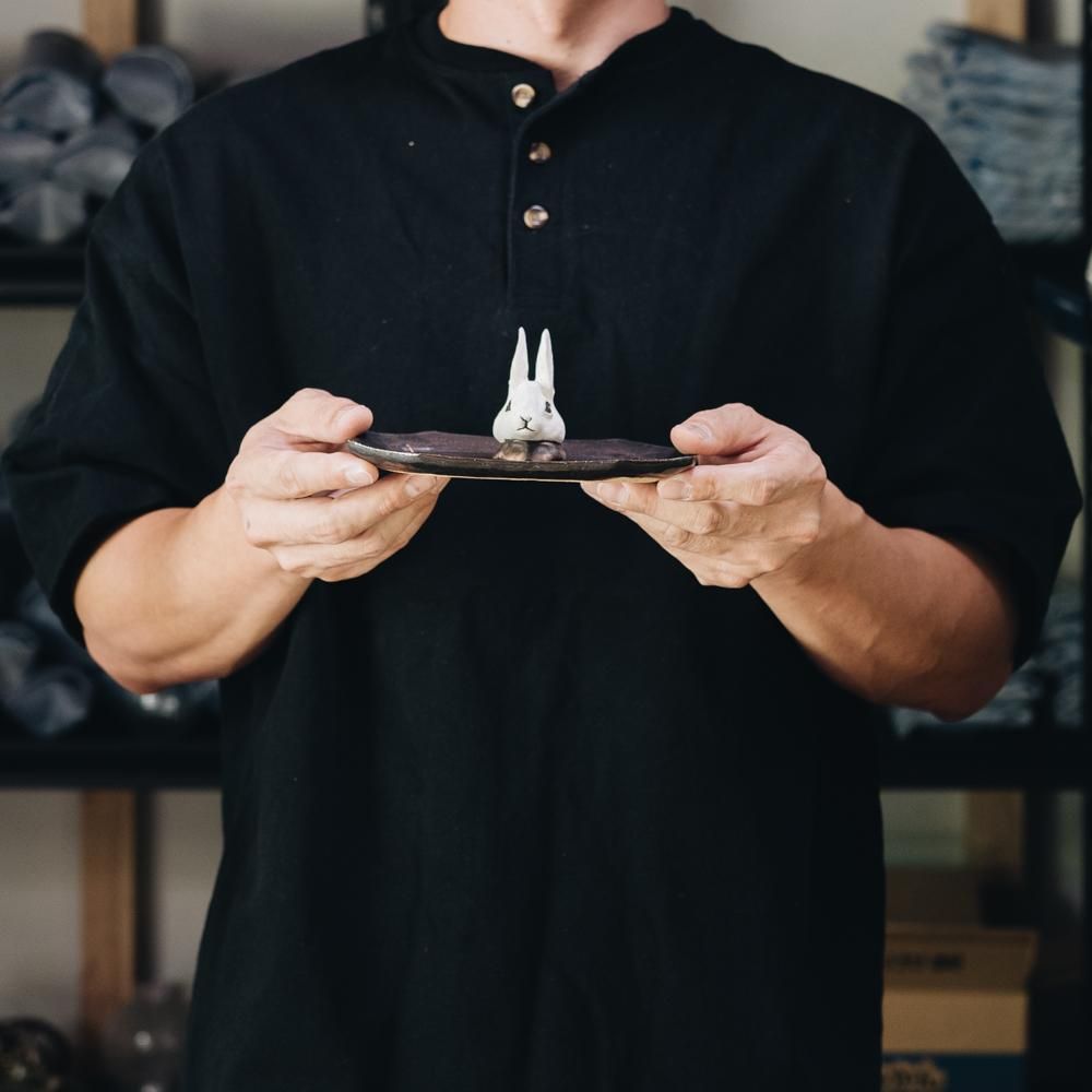(2022年7月)  acnepotterystudio  うさぎのアクセサリープレートさくらんぼ（大）　A7