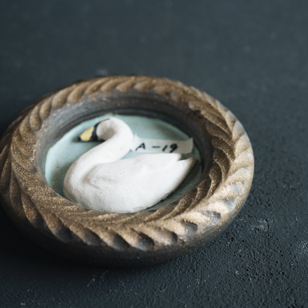 (2022年7月)  acnepotterystudio  白鳥の壁掛け花器　A19