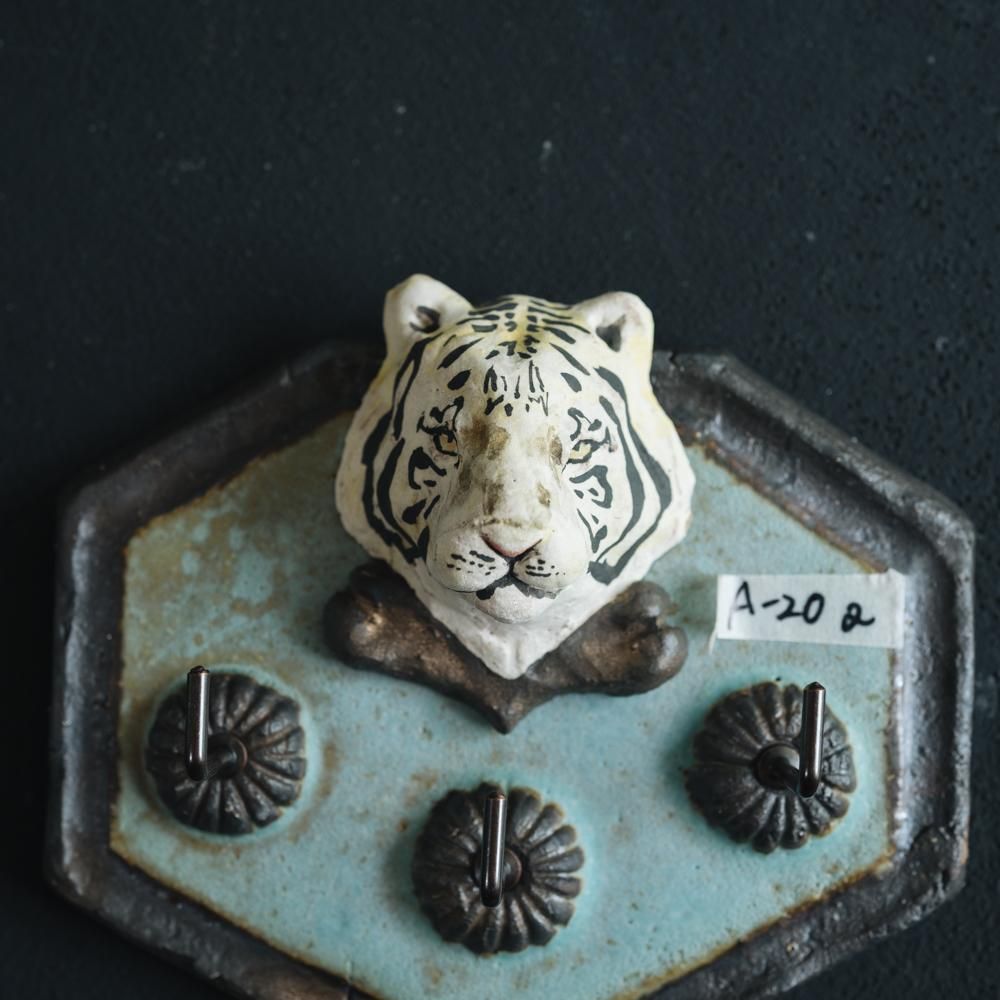 (2022年7月)  acnepotterystudio  トラのキーフック　A20a