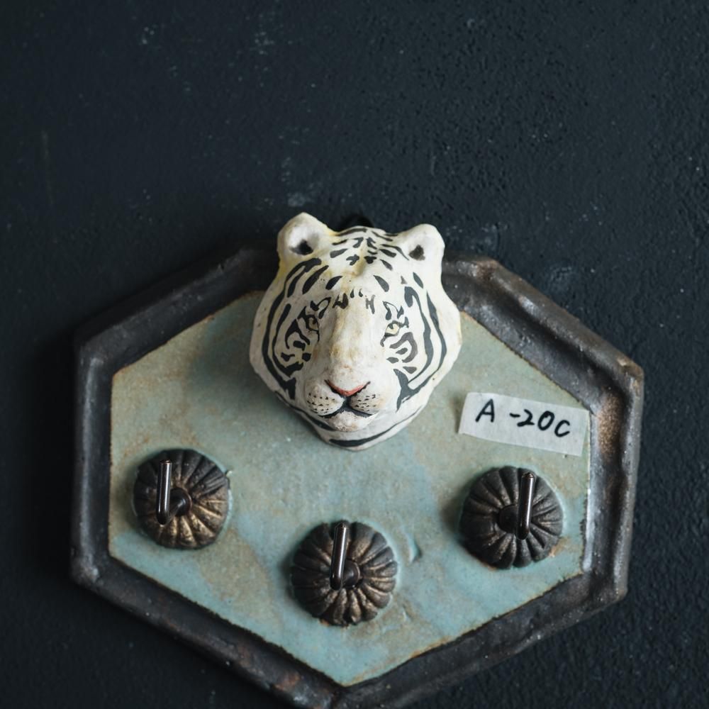 (2022年7月)  acnepotterystudio  トラのキーフック　A20c