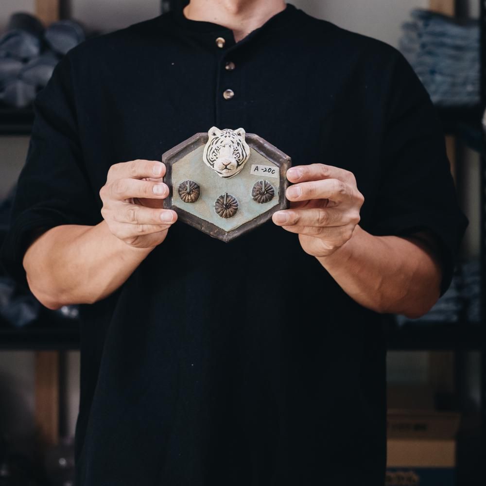 (2022年7月)  acnepotterystudio  トラのキーフック　A20c