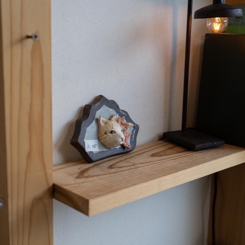 (2022年12月)  acnepotterystudio 小ぶりな猫の壁掛け   　A35
