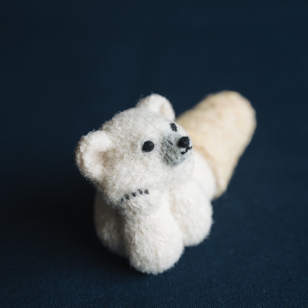 (2023年5月web展)　 RORO　くつろぐ動物アイスクリーム・シロクマミルク／オブジェ　R1