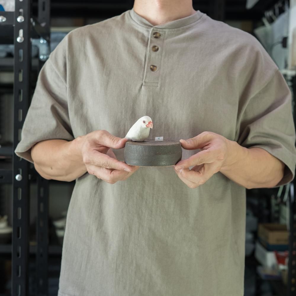 (2023年7月)  acnepotterystudio 動物のついた高台プレート（文鳥）   　A4