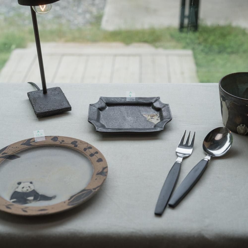 (2023年7月)  acnepotterystudio 猫の絵の小皿（小）   　A9