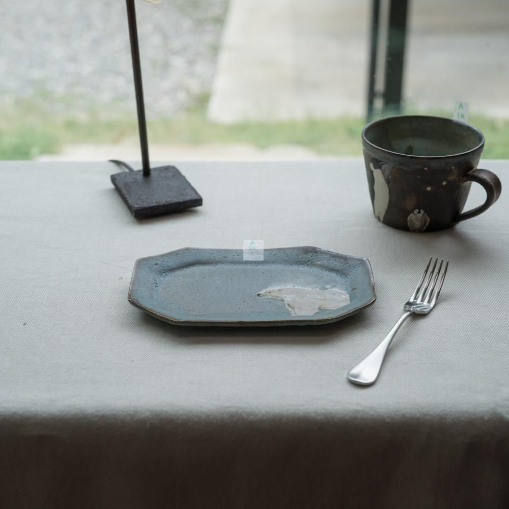 (2023年7月)  acnepotterystudio シロクマの絵の小皿   　A11
