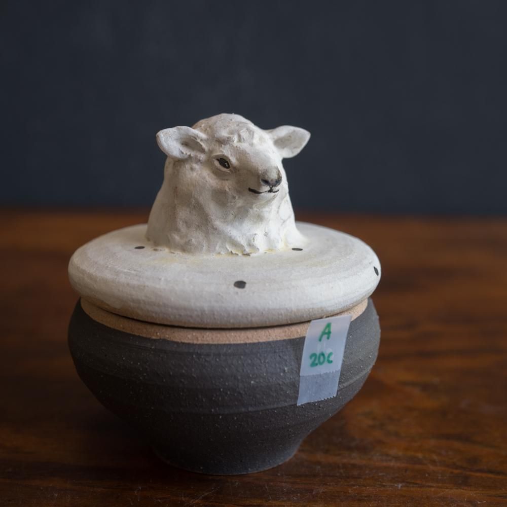 (2023年7月)  acnepotterystudio 動物の塩壺（羊）  　A20C