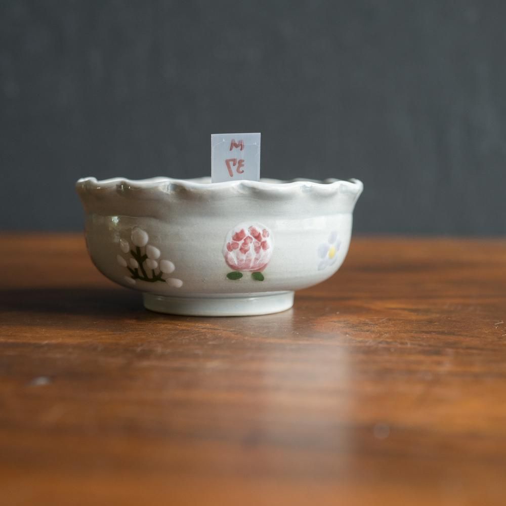 新品　三浦愛子さん　フリルといちご模様が可愛い大鉢　陶芸作家　大皿プレート陶器 新品 三浦愛子さん フリルといちご模様が可愛い大鉢 陶芸作家 大皿