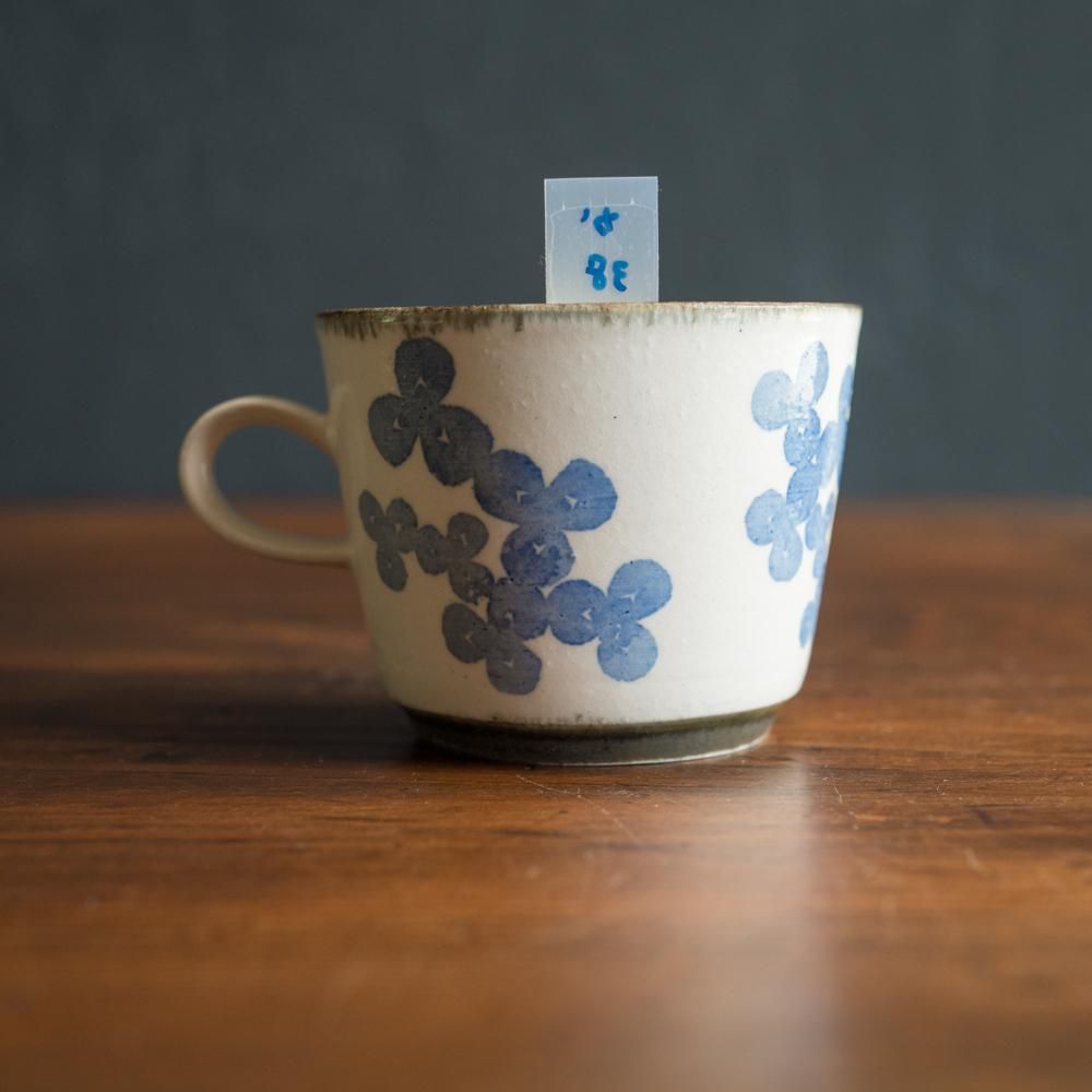 （2023年9月イロドリ陶器市） かとうようこ コーヒーカップ （みつばアオ） か38