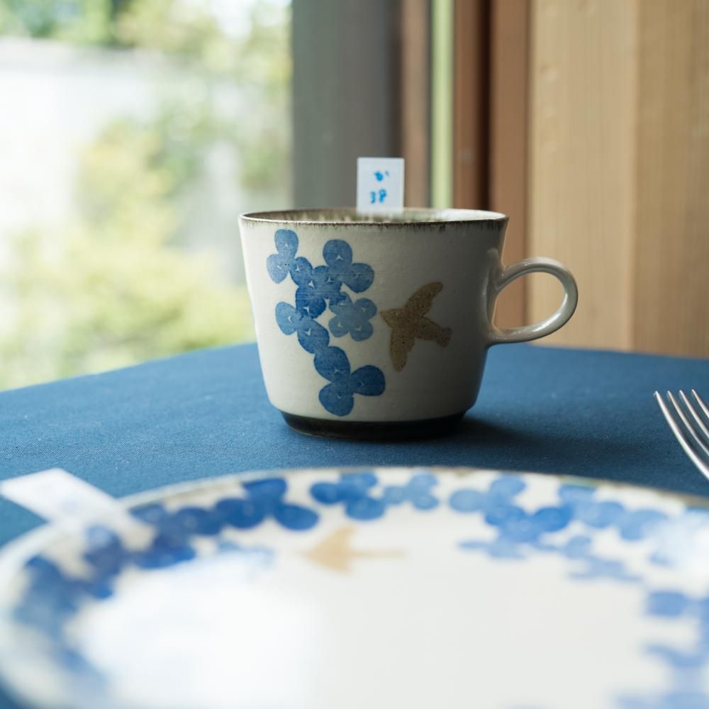 （2023年9月イロドリ陶器市） かとうようこ コーヒーカップ （みつばアオ） か38