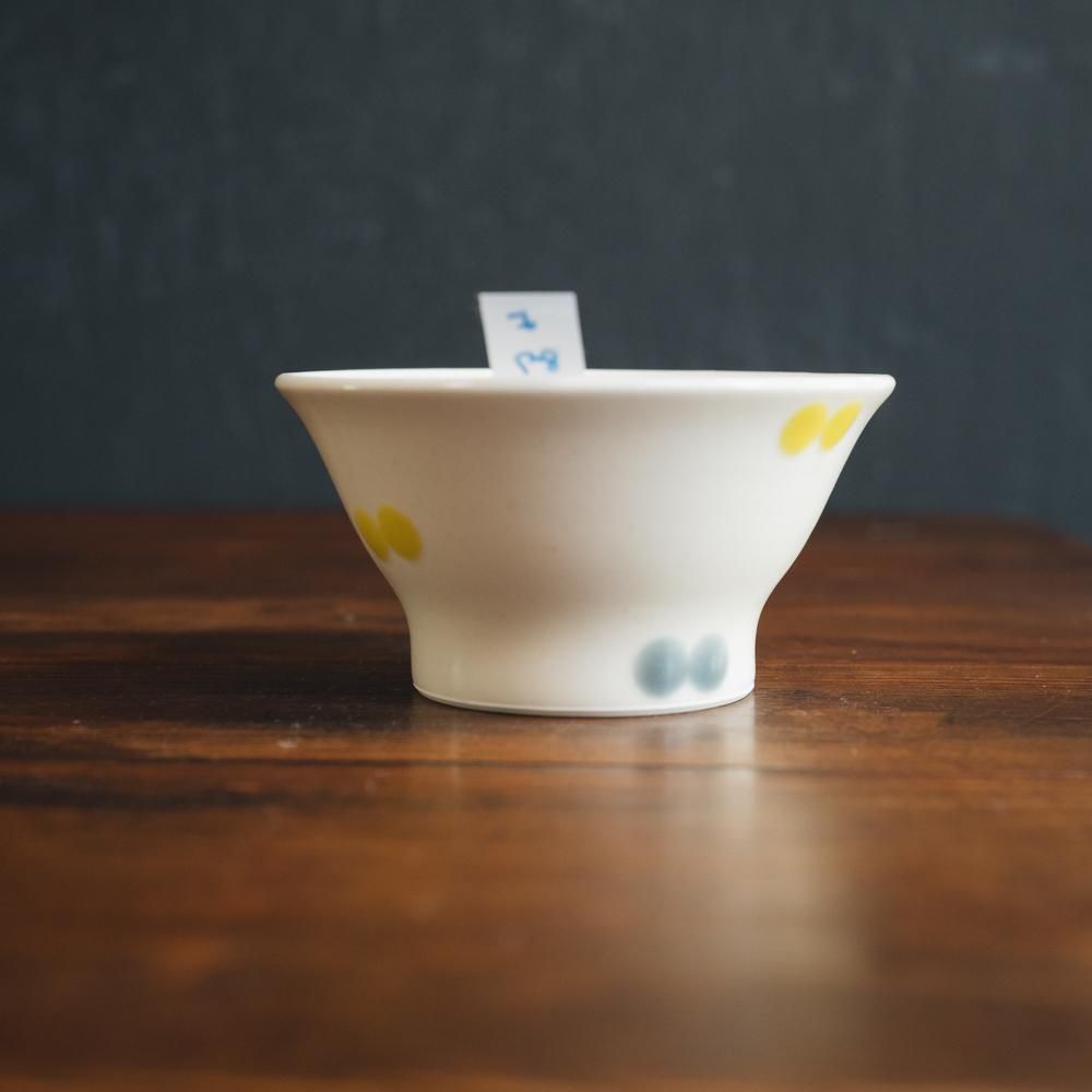 （2023年10月web展 ）   よぎみちこ  飯碗白地黄グレー∞　よ87