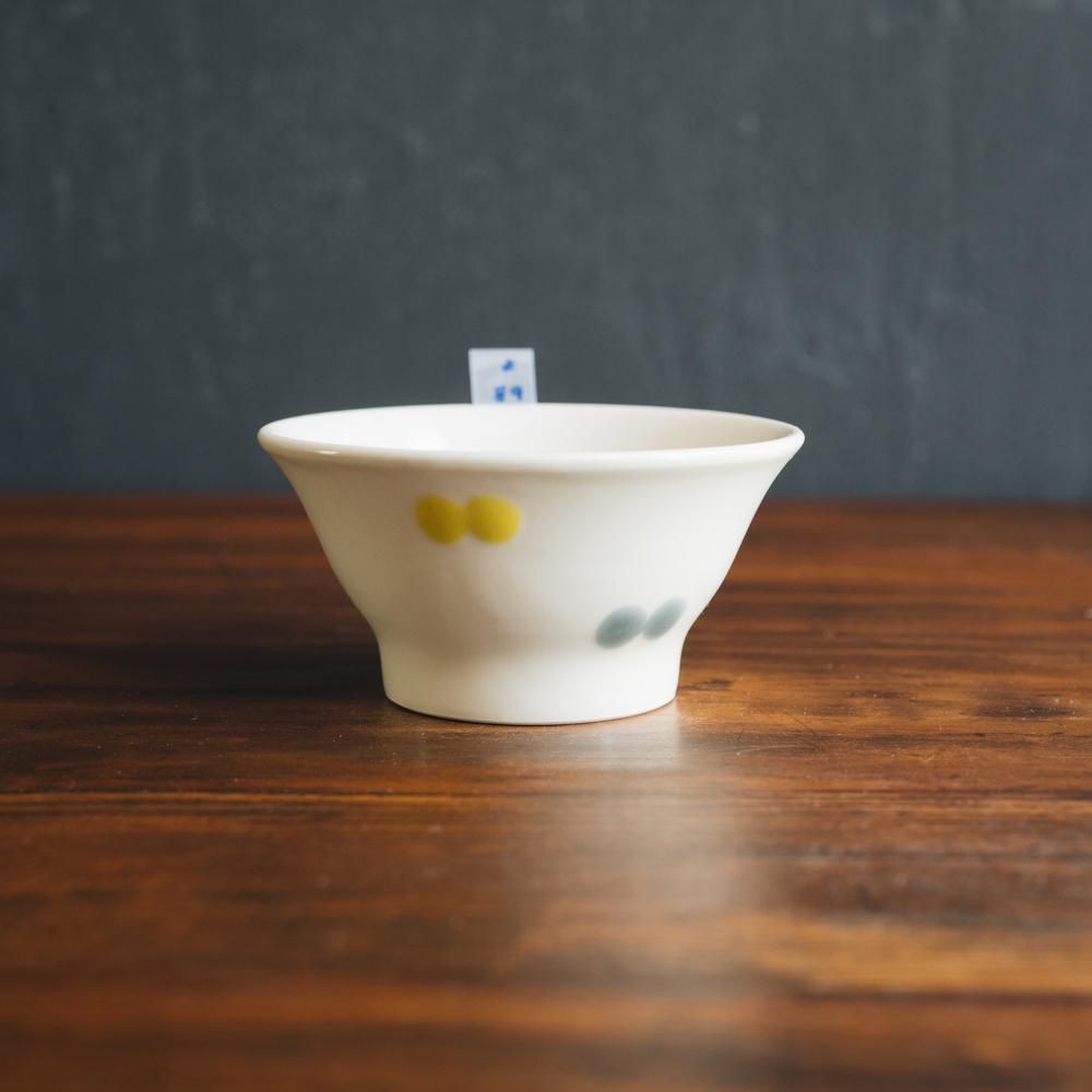 （2023年10月web展 ）   よぎみちこ  飯碗白地黄グレー∞　よ89