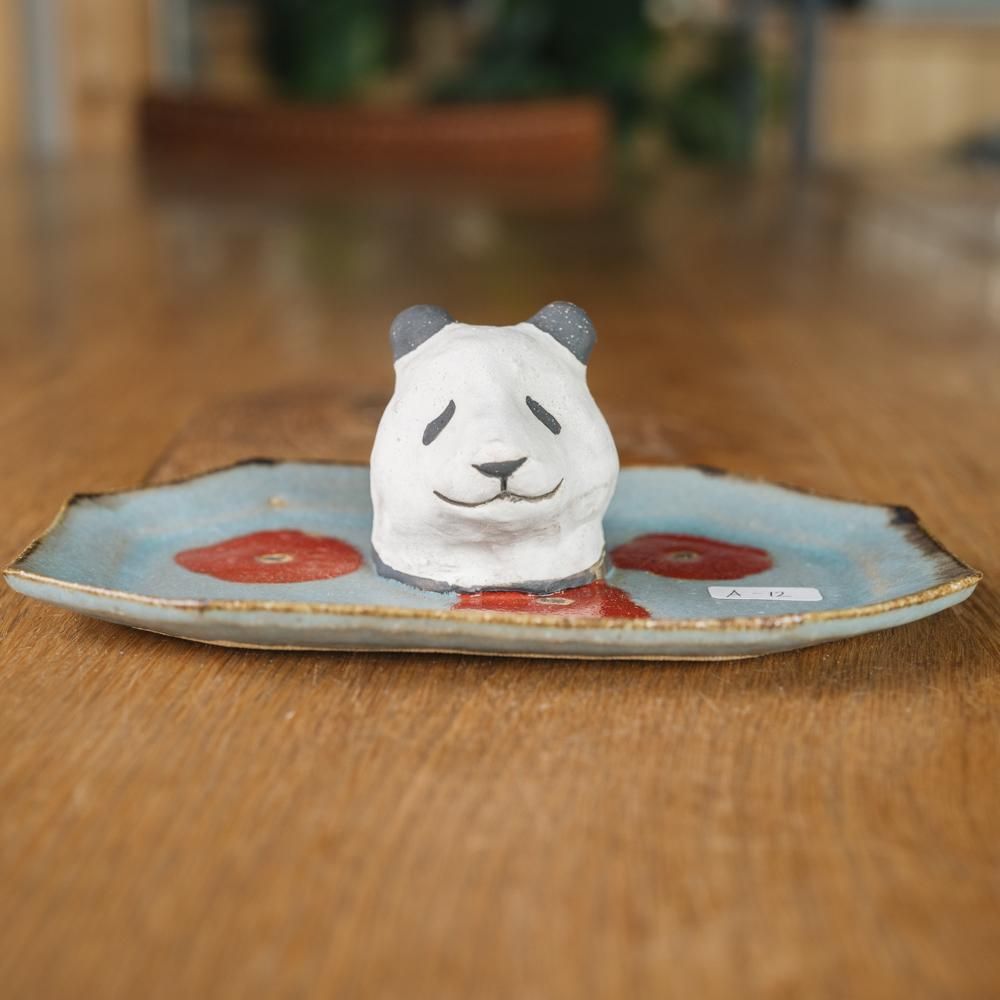 (2023年12月)  acnepotterystudio パンダのアクセサリープレート 　A12