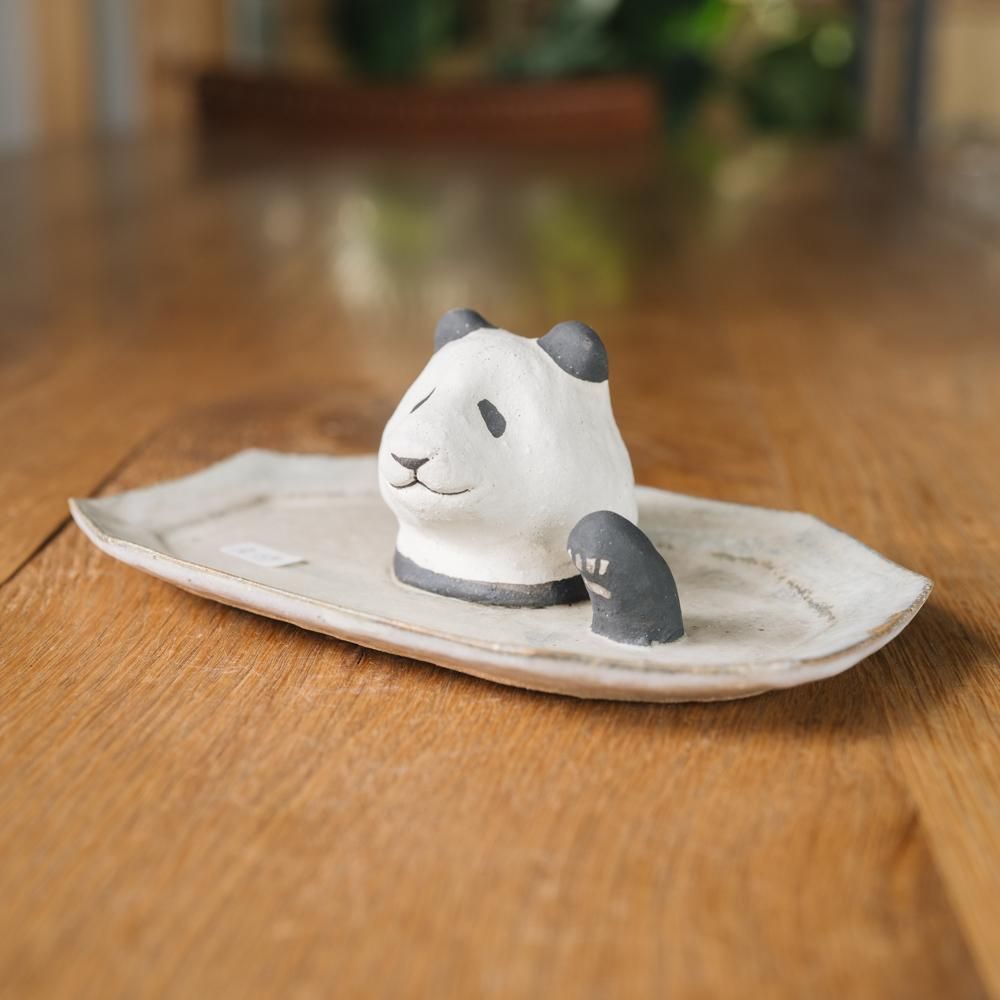 (2023年12月)  acnepotterystudio パンダアクセサリープレート　A34
