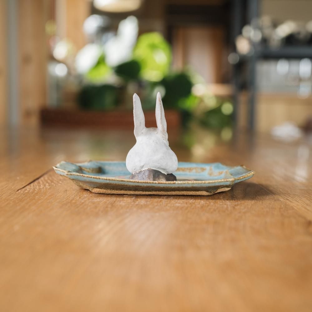 (2023年12月)  acnepotterystudio うさぎアクセサリープレート　A35