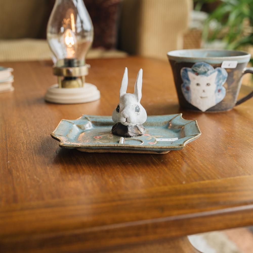 (2023年12月)  acnepotterystudio うさぎアクセサリープレート　A35