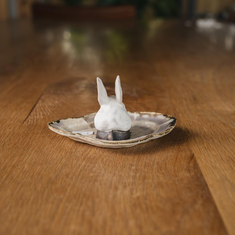 (2023年12月)  acnepotterystudio うさぎアクセサリープレート　A36