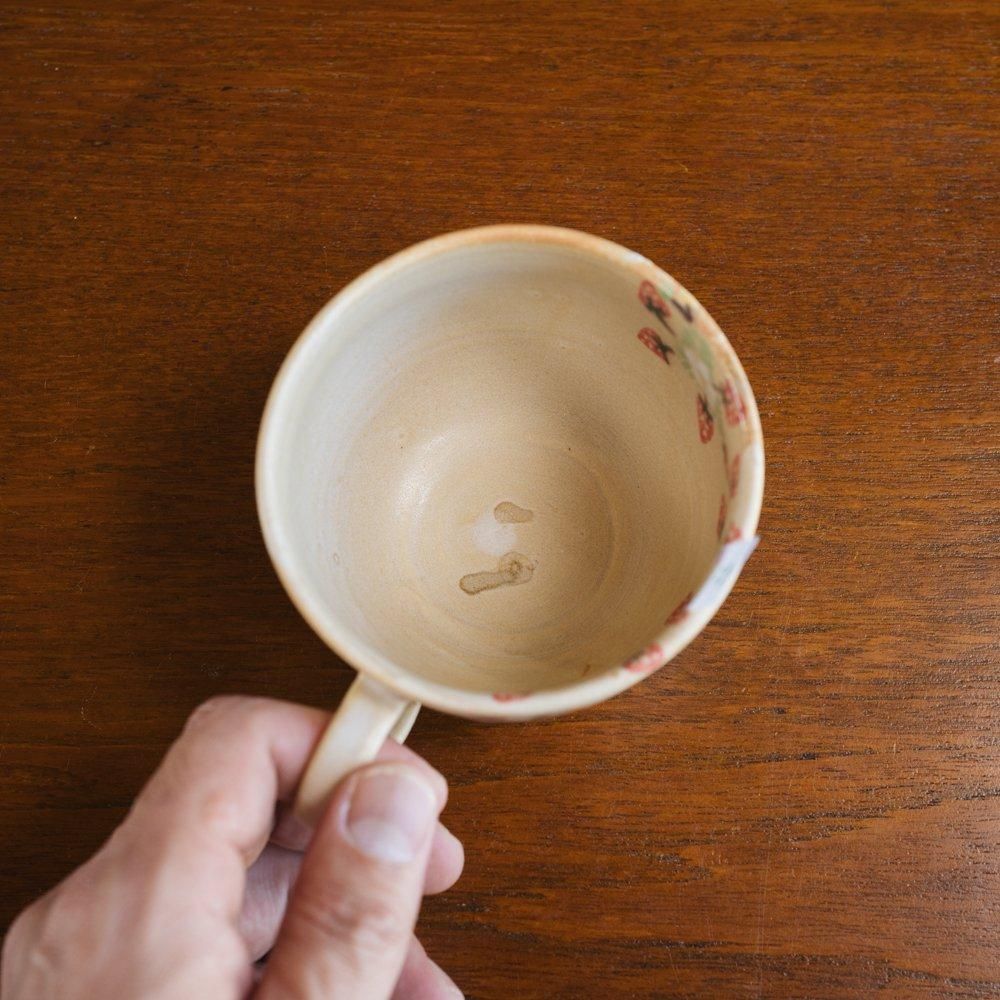 (2024年2月イロドリ陶器市)　 三浦愛子   苺模様マグカップ　み11