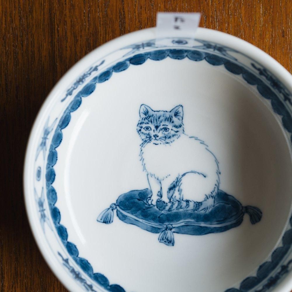 （2024年6月）*tarrie woo*　染付小皿　猫とクッション　（た2）