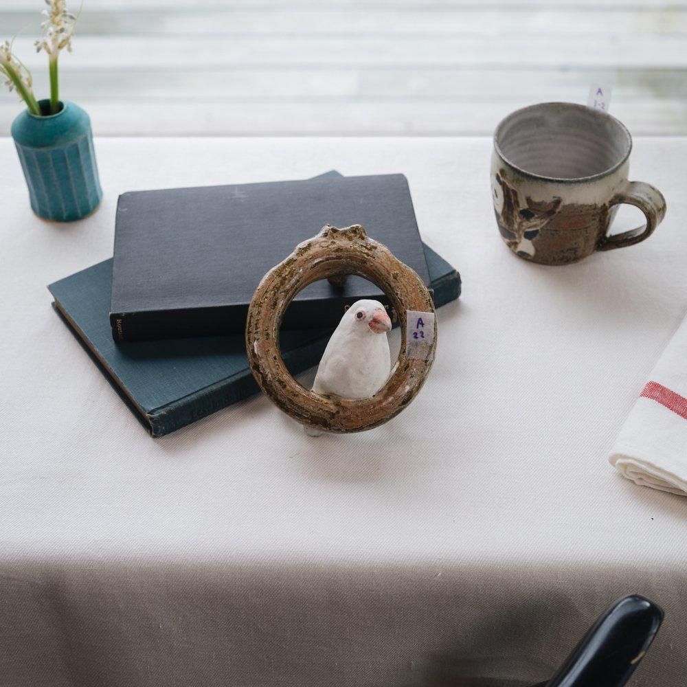 （2024年7月）【1点もの】acnepotterystudio 文鳥の壁かけ花器　A22