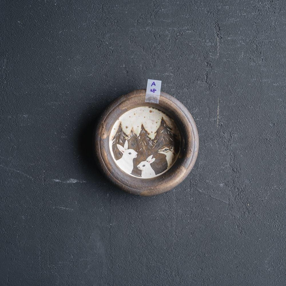 （2024年7月）【1点もの】acnepotterystudio うさぎの壁かけ花器（金彩）　A28