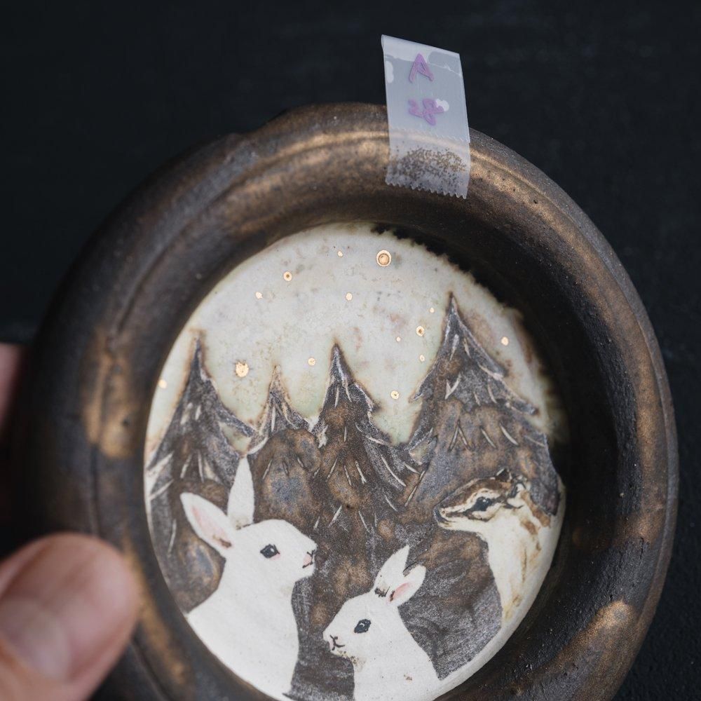（2024年7月）【1点もの】acnepotterystudio うさぎの壁かけ花器（金彩）　A28