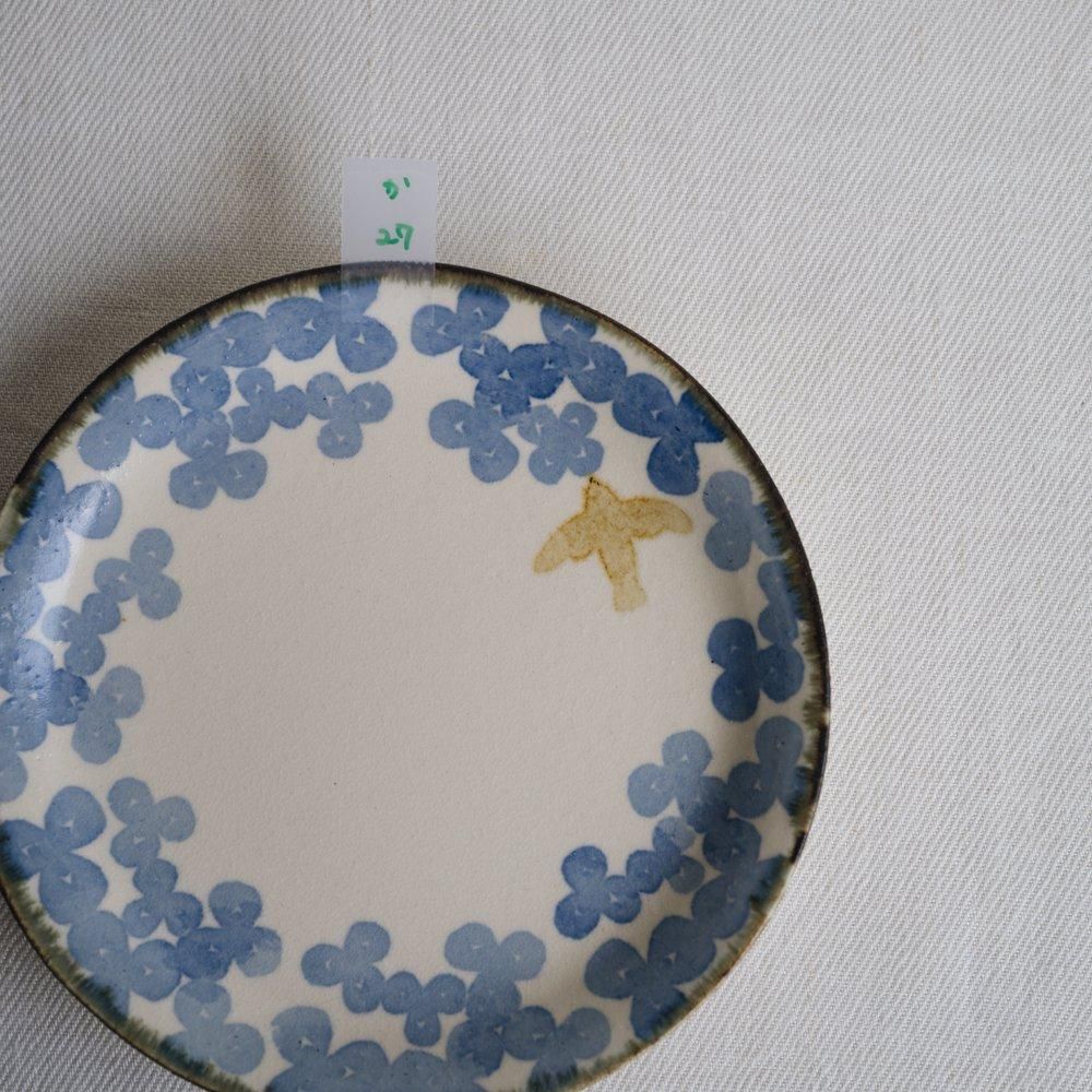 （2024年8月イロドリ陶器市） 【1点もの】かとうようこ 丸皿（みつばアオ） か27