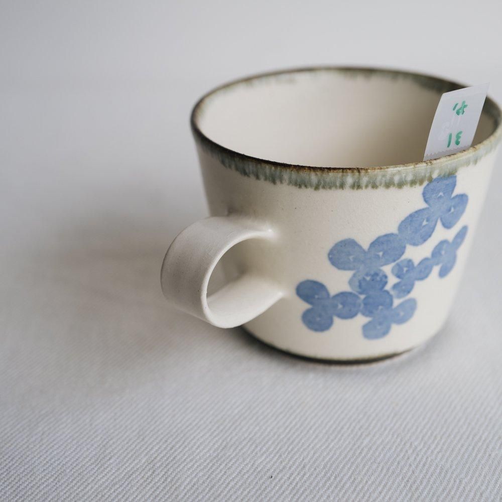 （2024年8月イロドリ陶器市） かとうようこ コーヒーカップ（みつばアオ） か31