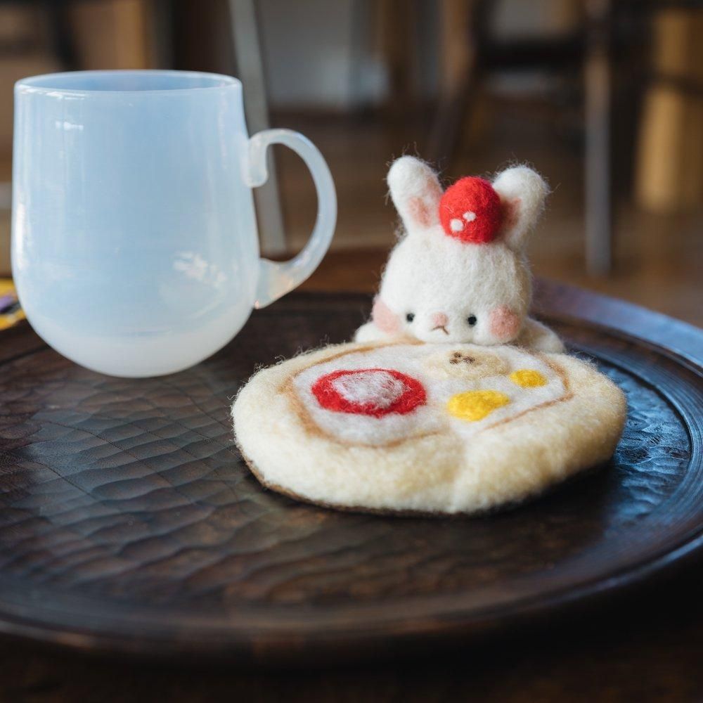 （2024年8月 ）【1点もの】くまぷりん　うさぎのいちごロールケーキ　く4