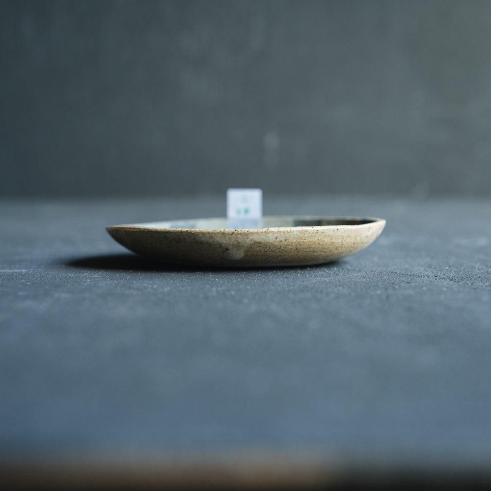 （2024年10月web展）   苔色工房　丸小皿／ストライプペンギン　こ13