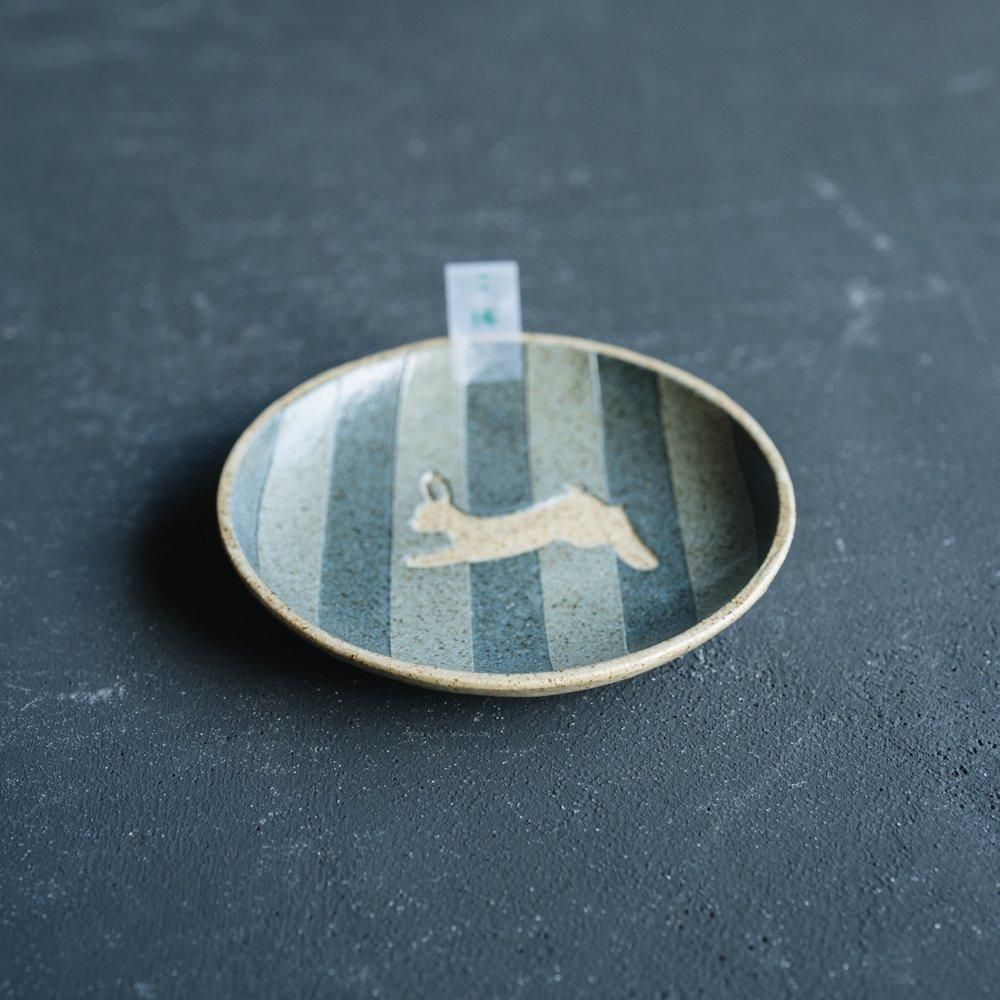 （2024年10月web展）   苔色工房　丸小皿／ストライプウサギ　こ14