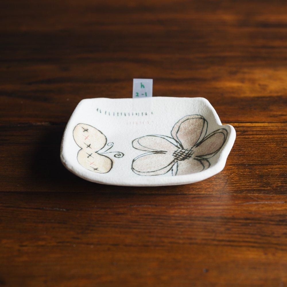 (2024年12月)    hapun pottery　耳付き角小皿　h2-1