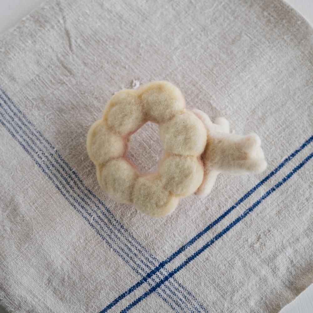 （2025年3月 ）【1点もの】くまぷりん　うさぎの食べすぎいちごドーナツ　く2