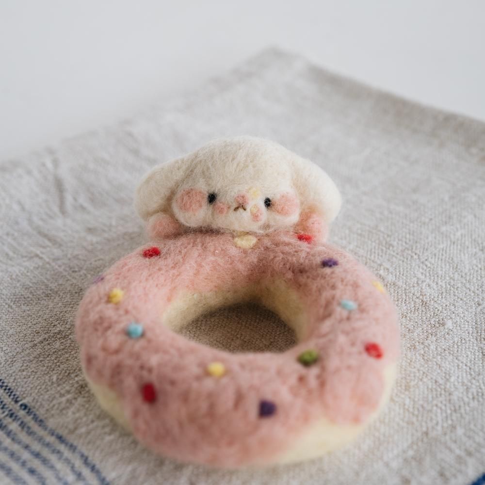 （2025年3月 ）【1点もの】くまぷりん　ロップイヤーの食べすぎいちごドーナツ　く3