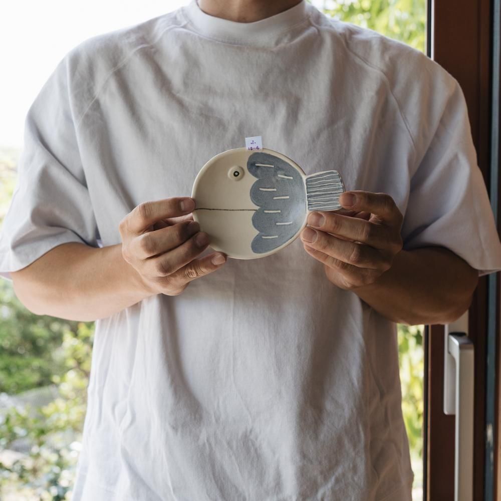 (2025年4月イロドリWEB個展)【1点もの】　 古澤彩    お魚小皿　ふ10-4