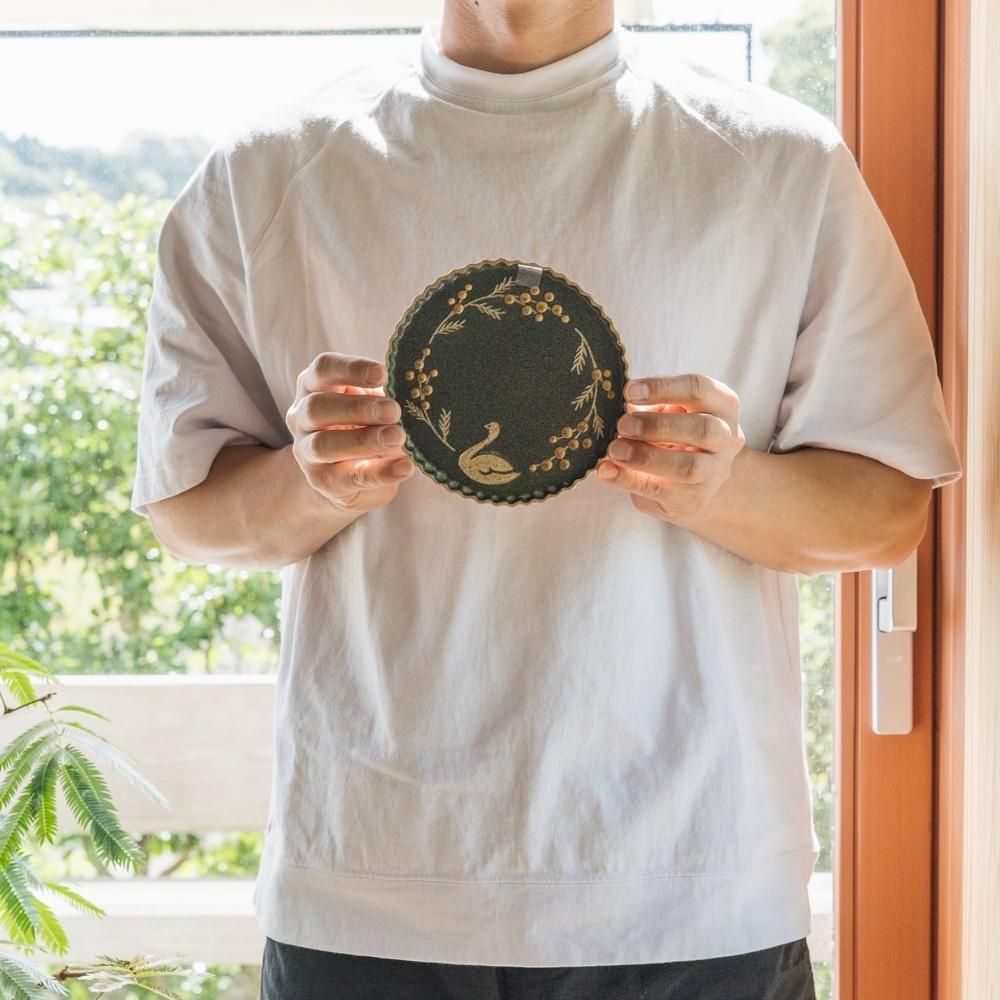 ※数量制限あり（2025年4月web個展）   苔色工房　なみなみプレート　ミモザ白鳥／ネイビー　こ4