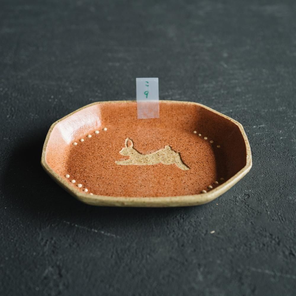 ※数量制限あり（2025年4月web個展）   苔色工房　長八角小皿　ウサギ／コーラルピンク　こ9