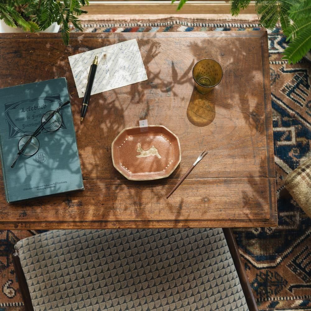 ※数量制限あり（2025年4月web個展）   苔色工房　長八角小皿　ウサギ／コーラルピンク　こ9