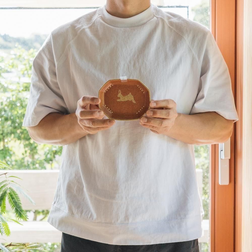 ※数量制限あり（2025年4月web個展）   苔色工房　長八角小皿　ウサギ／コーラルピンク　こ9