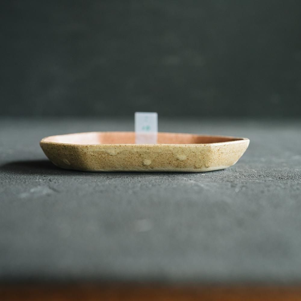 ※数量制限あり（2025年4月web個展）   苔色工房　長八角小皿　シロクマ／スモークピンク　こ10