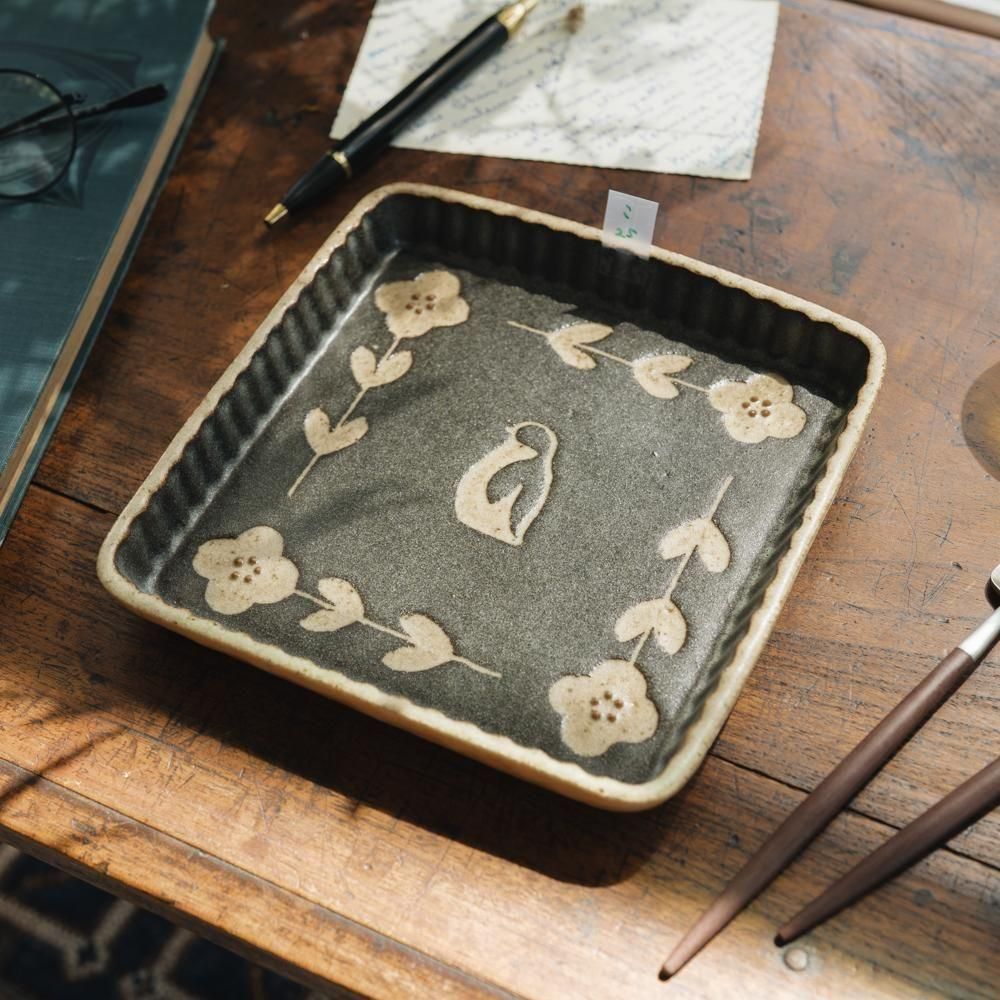 ※数量制限あり（2025年4月web個展）   苔色工房　【耐熱】なみなみ四角皿　／ペンギン　こ25